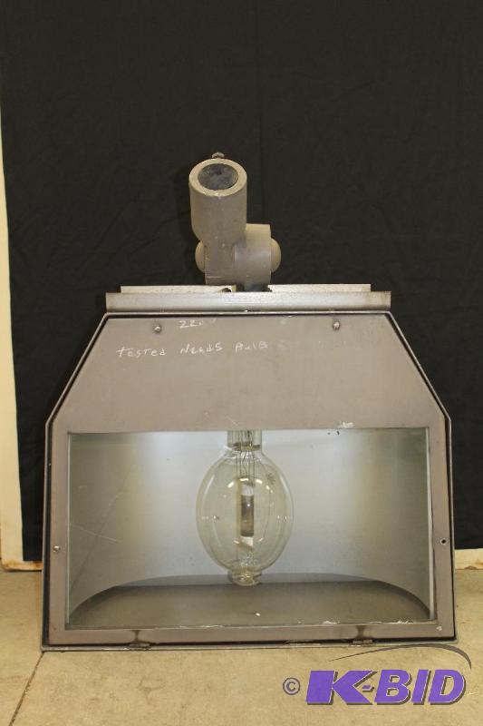 lot 30 image: Large 220v parking lot flood light, tested tr...
