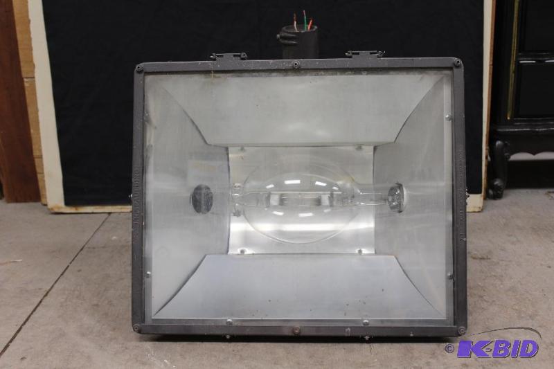lot 33 image: Large 220v parking lot flood light, tested an...