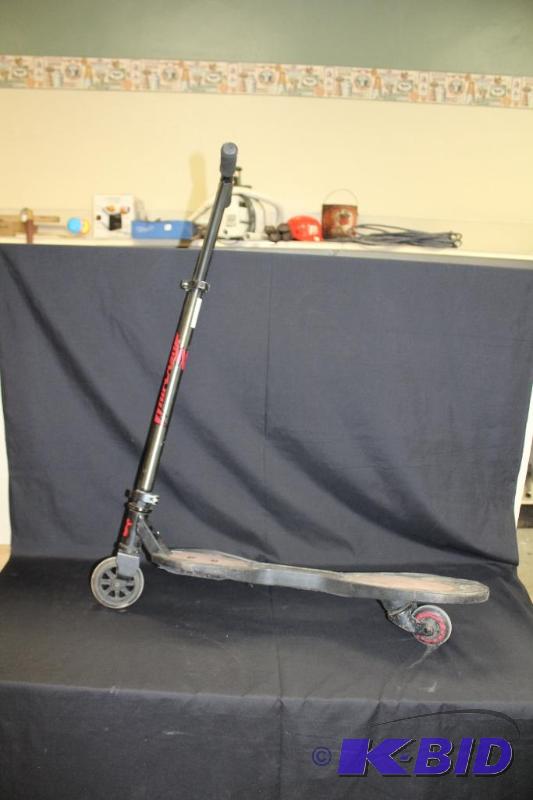 lot 347 image: Skate Scooter ...