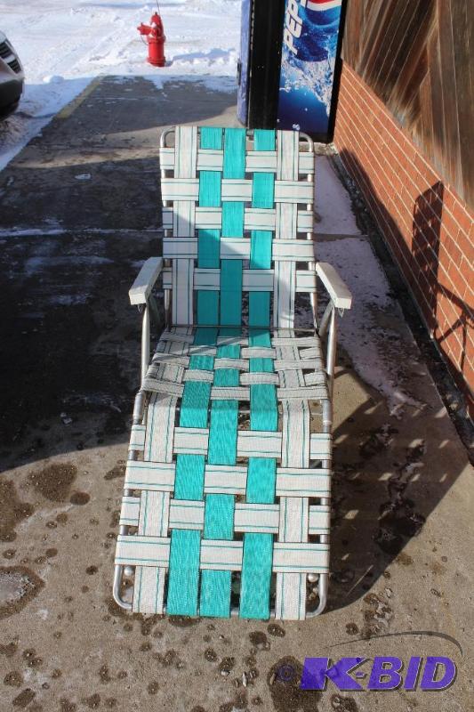 lot 349 image: Lawn Chair ...