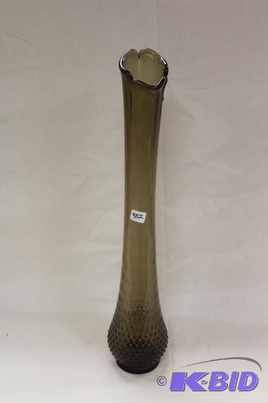 lot 352 image: Hand Blown Art Glass Vase ...