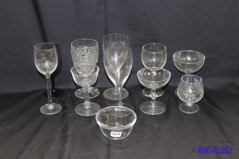 lot 363 image: Assorted Glassware ...