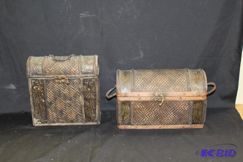 lot 372 image: Vintage Style Lunch Boxes ...