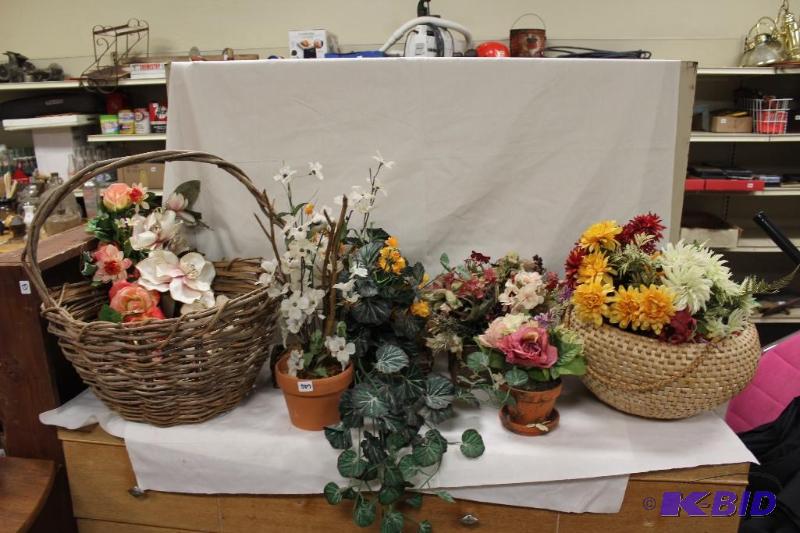 lot 389 image: Decorative&nbspBaskets  Flowers, Many...