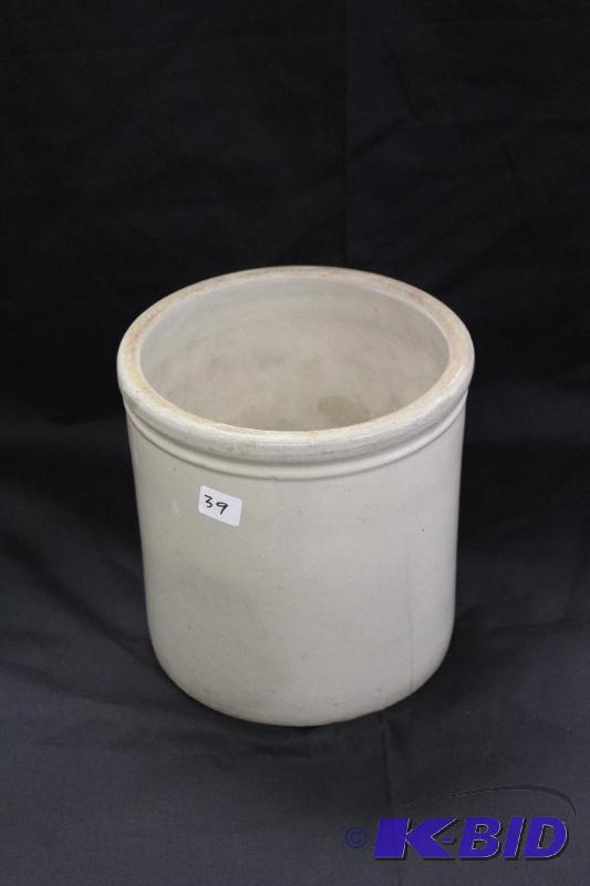 lot 39 image: Stoneware, possible Red Wing, but no markings...