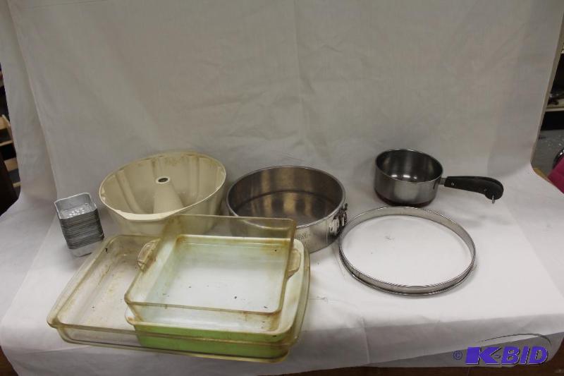 lot 392 image: Kitchenwares