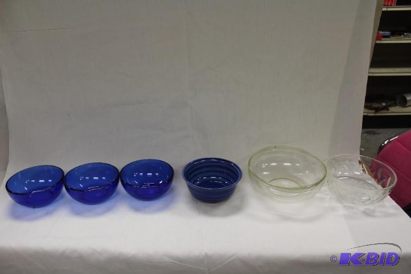 lot 394 image: Glass Bowls ...