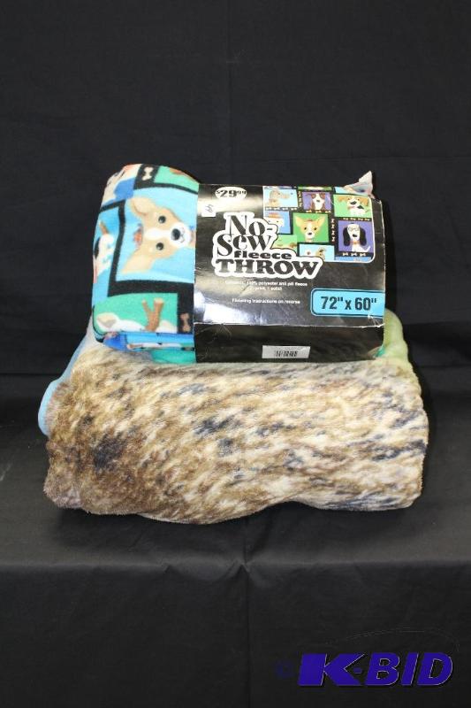 lot 49 image: 2 Fleece Blankets ...