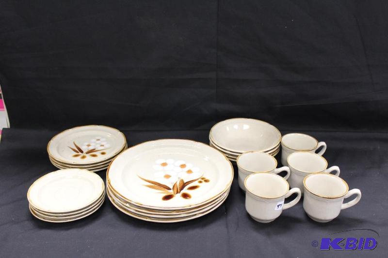 lot 51 image: Japanese&nbspStoneware by Hearthside, settin...