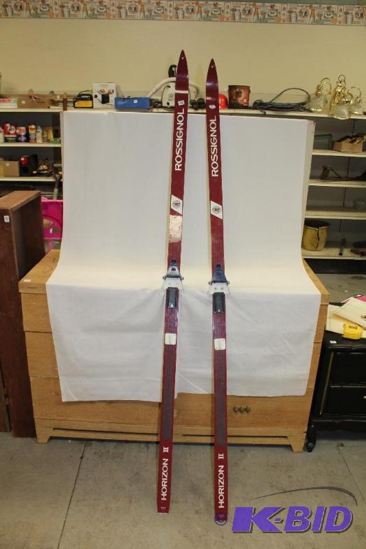 lot 72 image: Skis ...