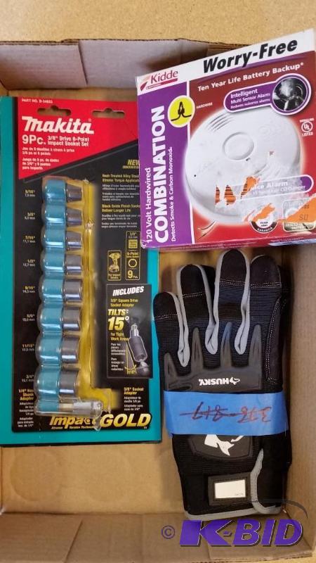lot 1 image: Socket Set  Kiddie Combination CO and Smoke Detector  Pair of Mens Medium Husky Gloves