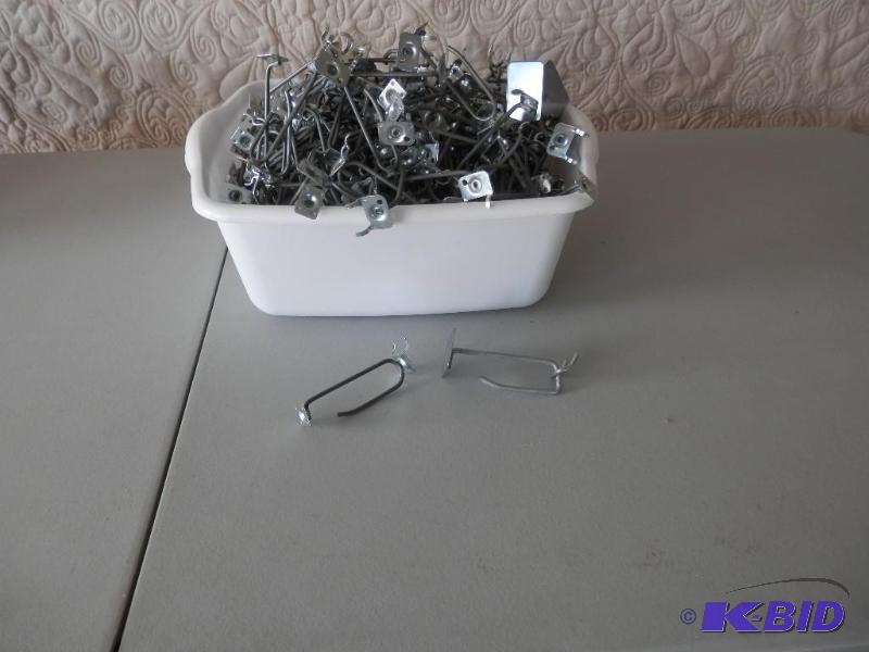 tub of 2.5 peg board hooks