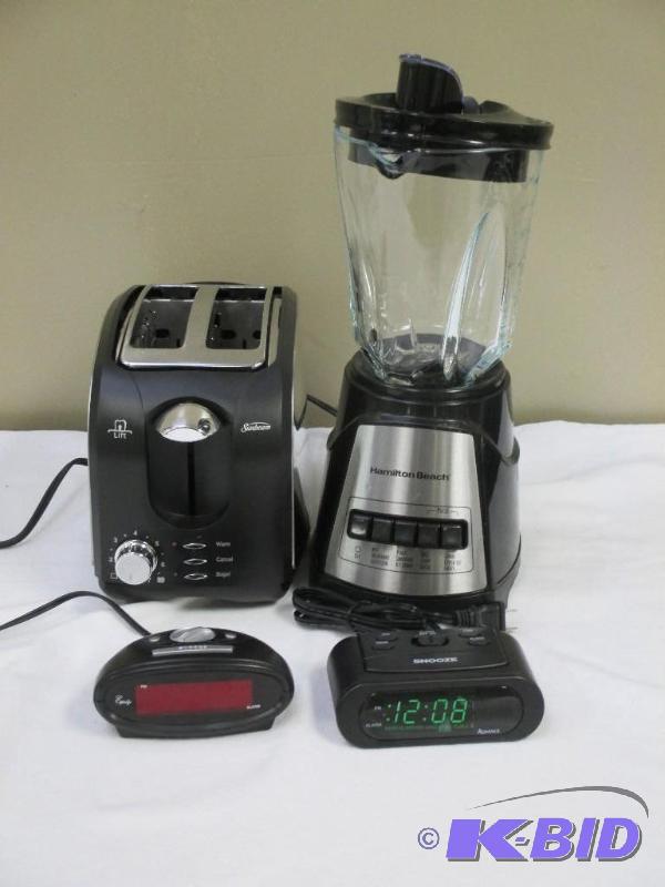 lot of Sunbeam toaster, Hamilton Beach blender and two small alarm clocks