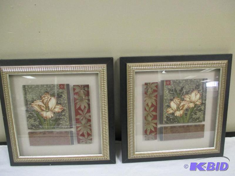 Lot of two floral pictures with wood and gold tone frame