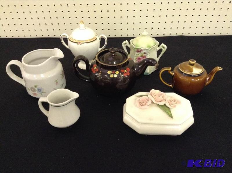 Teapots, Creamers & Sugars
