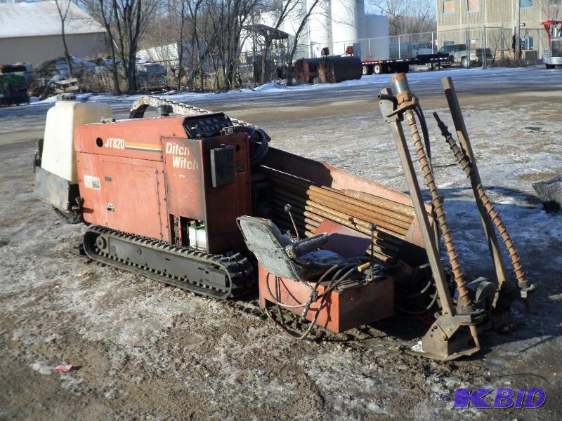 Ditch Witch Model JT820 Track-Driven Undergro...