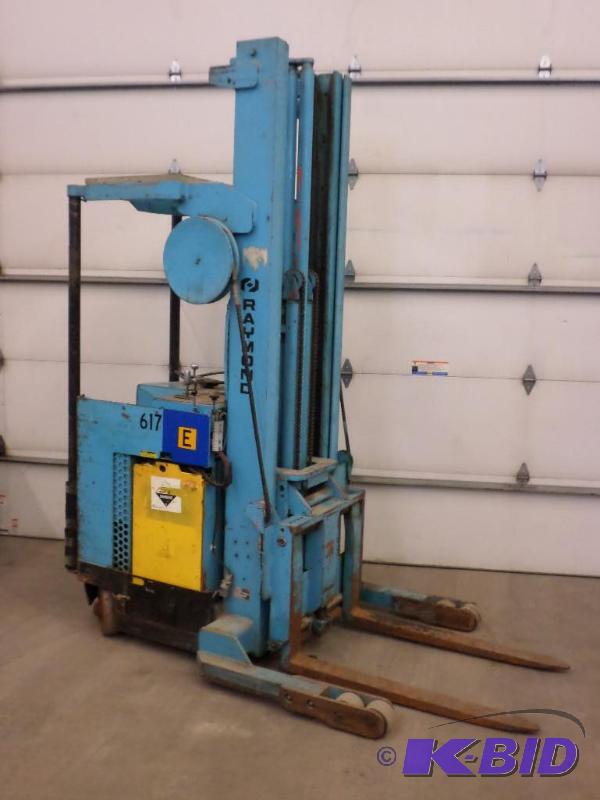 Raymond Model E4RTT Reach-Fork Commerical 36V...
