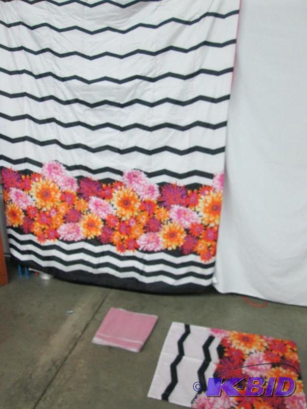 Alcove Oppsie Daisy Comforter Set