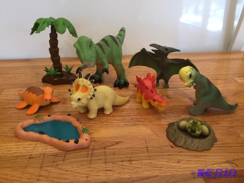 lot 46 image: Baby Dinosaur Box Set
