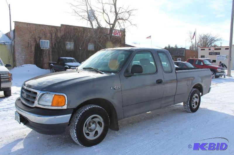 lot 2 image: 2004 Ford F150 Heritage 5 Speed Manual 88,034 Miles