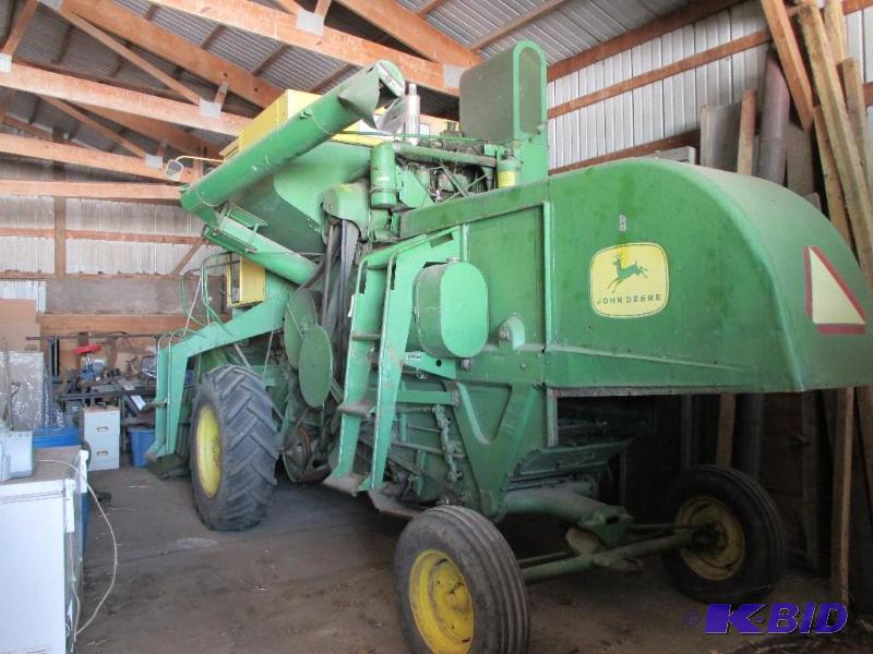 John Deere 45 Combine 2 Row Corn Head Comes Janesville Farm Retirement K Bid 9007