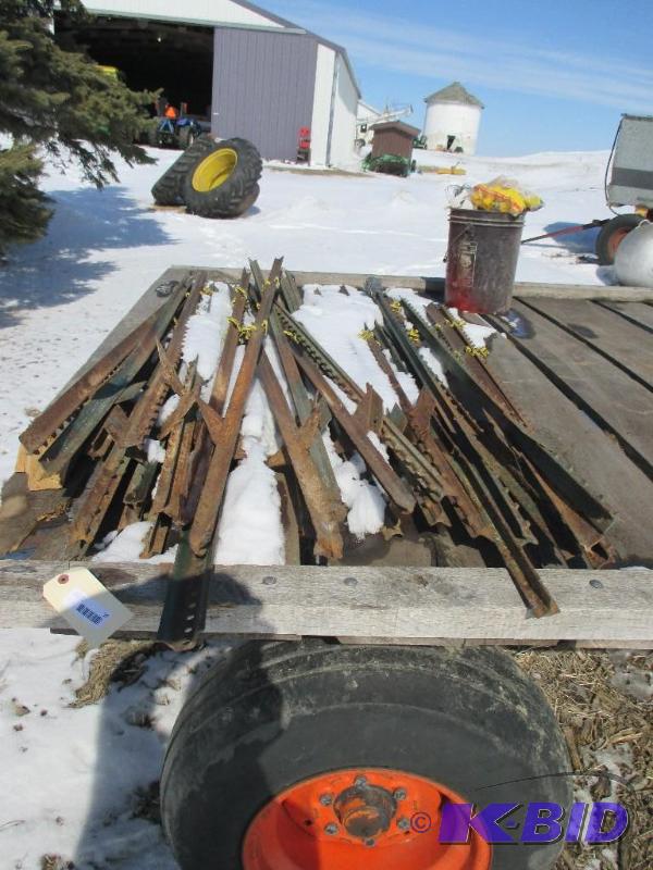 lot 10 image: Approx 26 fence posts with pail of wire and i...