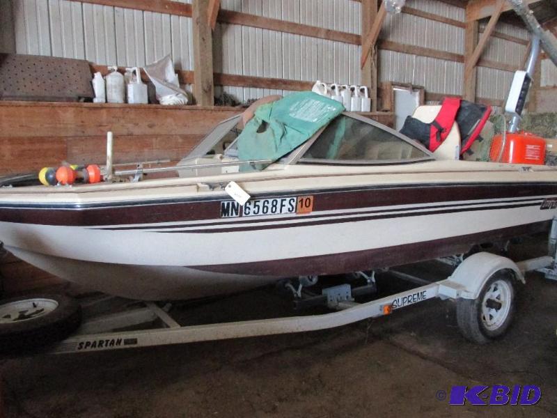 lot 2 image: 1982 Lund Boat with 75HP evinrude outboard mo...