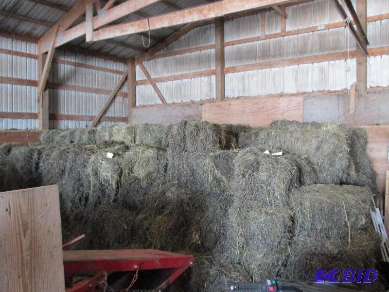 lot 3 image: Approx 1030 grass hay bales. 30-50lb bales. H...