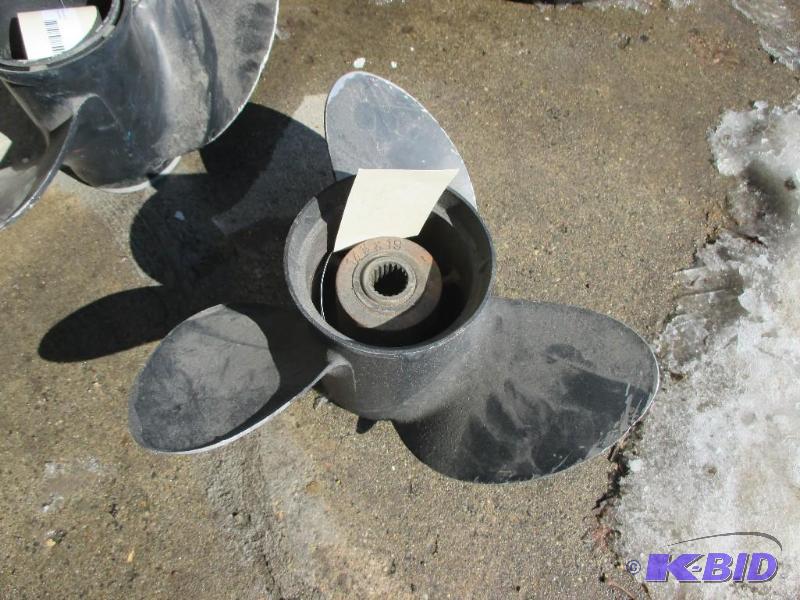 lot 31 image: Outboard prop...