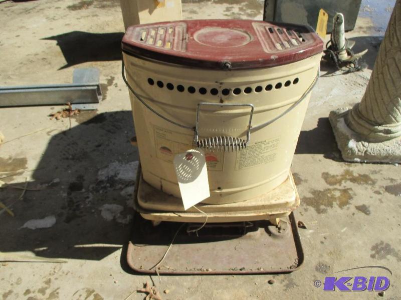 lot 36 image: Small heater...
