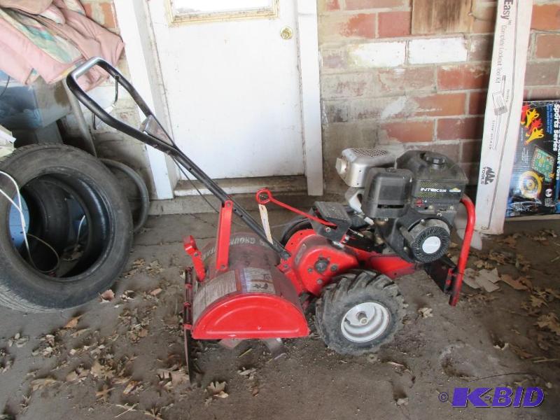 lot 39 image: Snapper Rear tine tiller. very good condition...