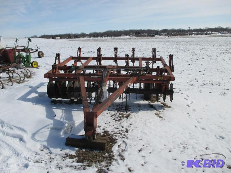 lot 4 image: Bushhog Ripper...