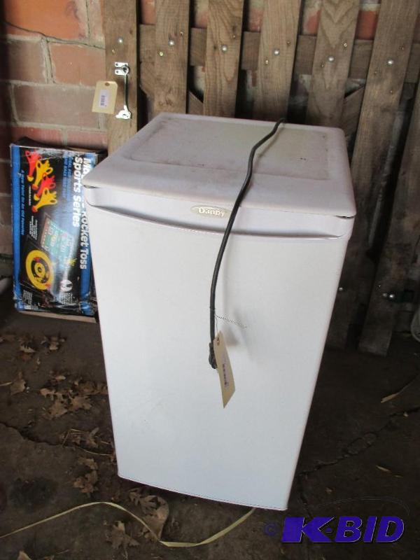 lot 41 image: Small chest freezer...