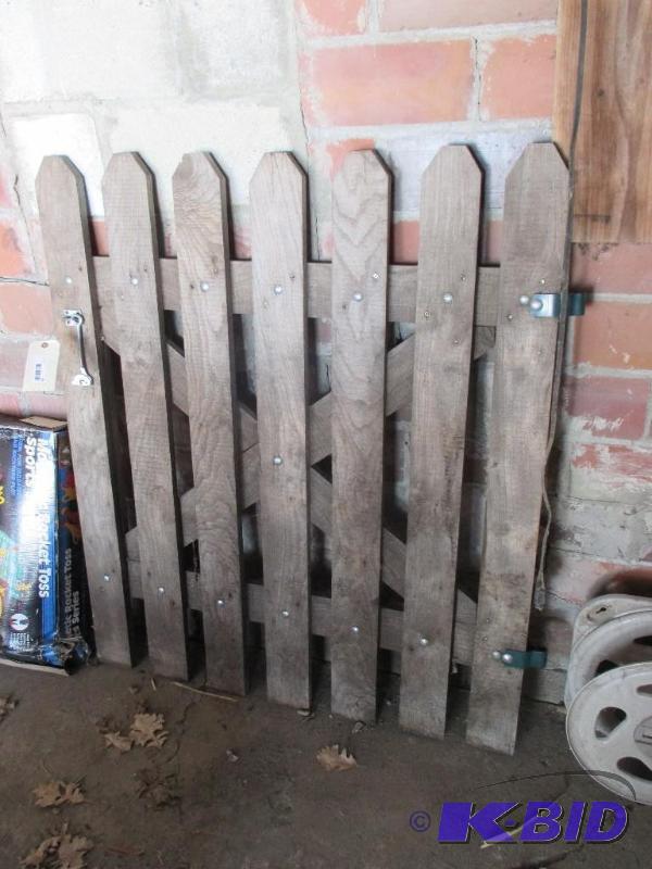 lot 46 image: Well built fence door...