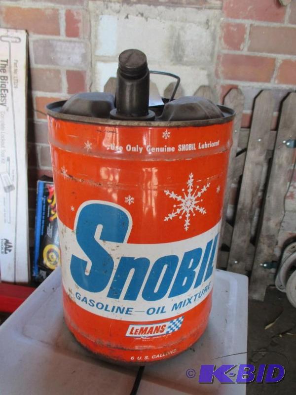 lot 52 image: Antique Snobil can...