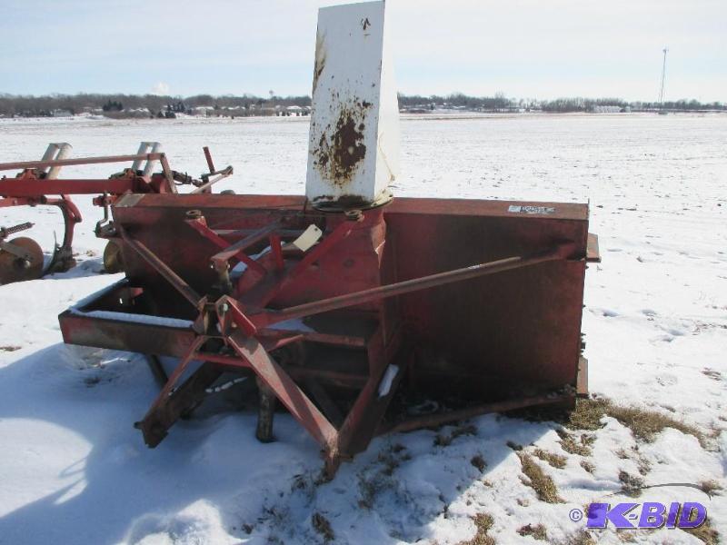 lot 7 image: Tractor 3 pt snowblower...