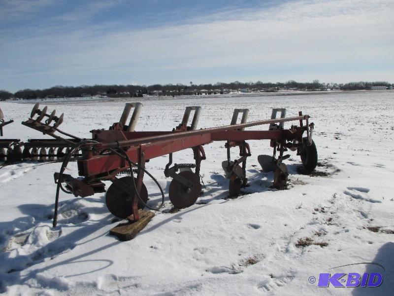 lot 8 image: International 4 bottom plow...