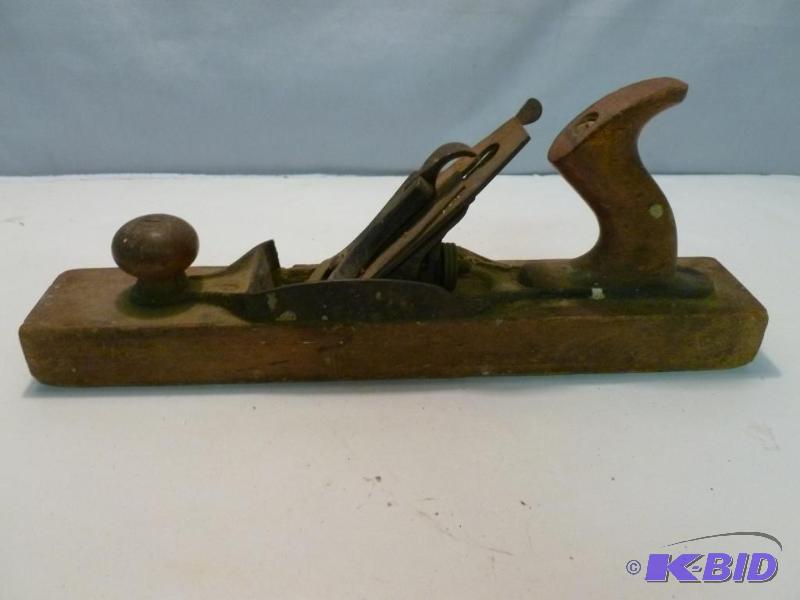 lot 116 image: Antique wood block plane that measures 15&quo...