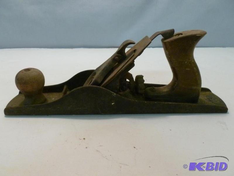 lot 117 image: Vintage wood plane that measures 13" L....