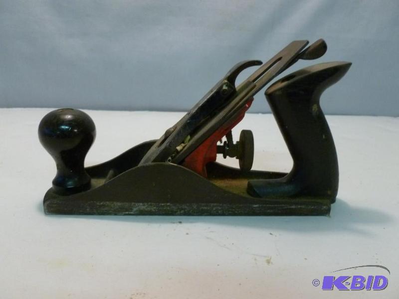 lot 118 image: Vintage wood plane that measures 9" L....