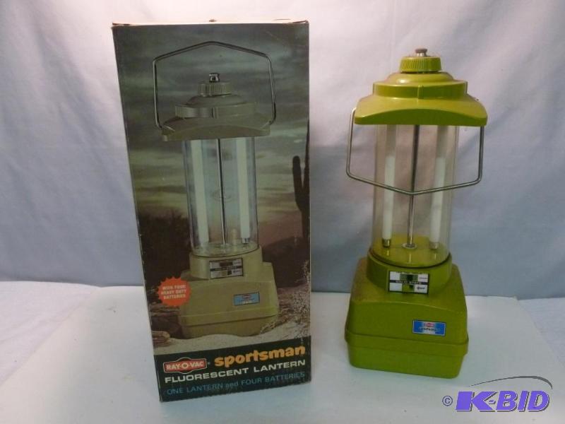 lot 127 image: Ray O Vac Sportsman battery operated fluoresc...