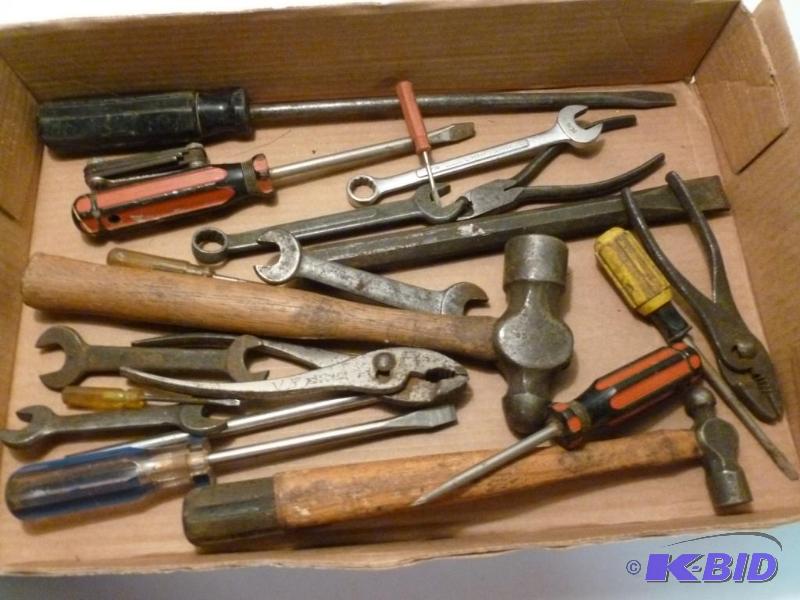 lot 134 image: Large lot of good tools that includes wrenche...
