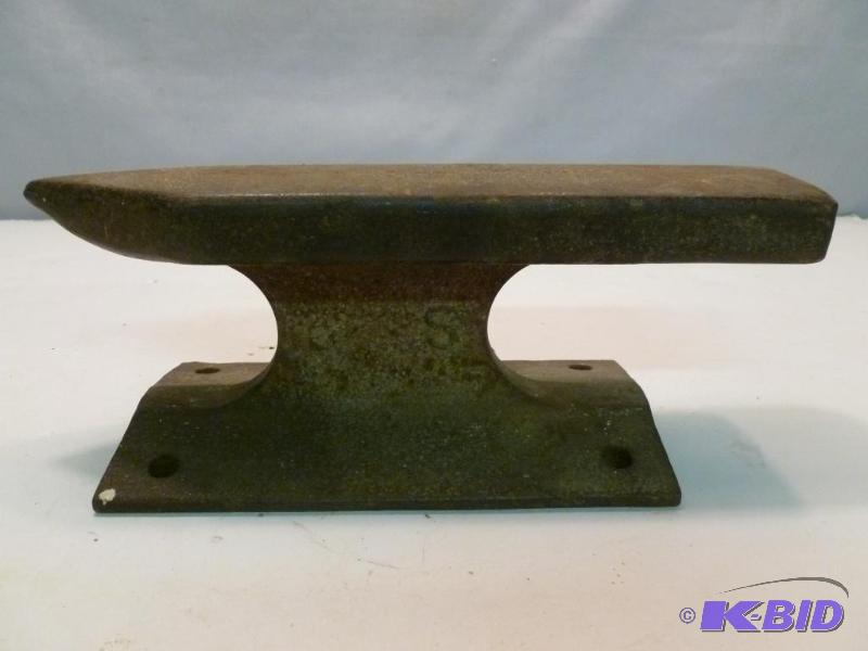 lot 155 image: Heavy duty steel anvil that measures about 4....