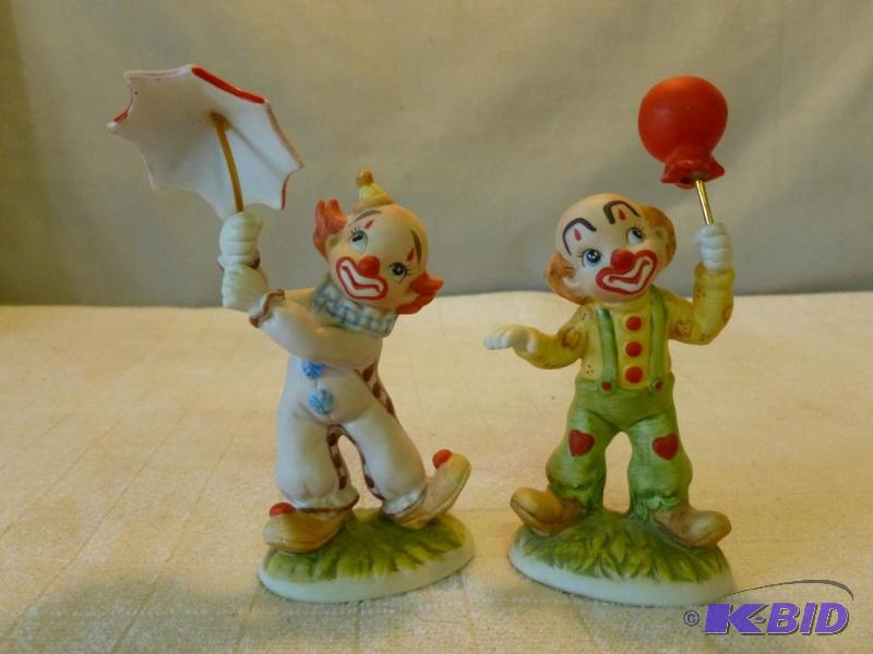 lot 178 image: Lot of two beautiful Lefton China clown figur...