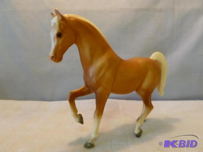 lot 181 image: Large Collectible Breyer horse that measures ...