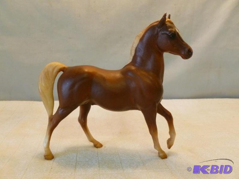 lot 185 image: &nbspCollectible Breyer horse that measures ...