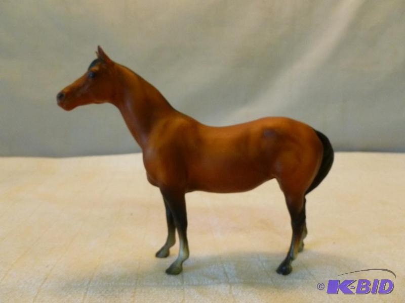 lot 186 image: &nbspCollectible Breyer horse that measures ...