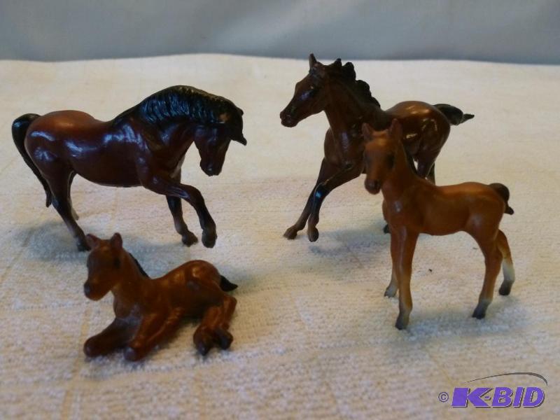 lot 188 image: Lot Of Four&nbspCollectible 1970s Small&nbs...