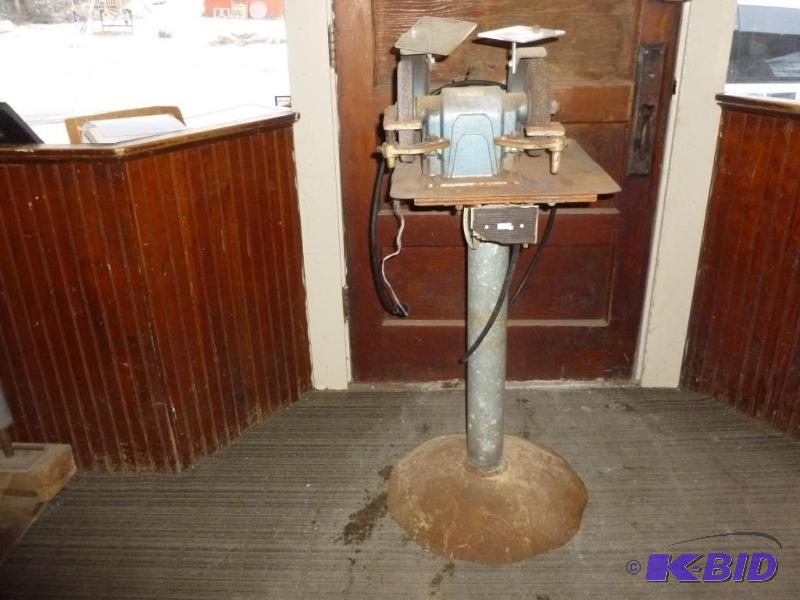 lot 2 image: General heavy duty belt driven shop grinder, ...