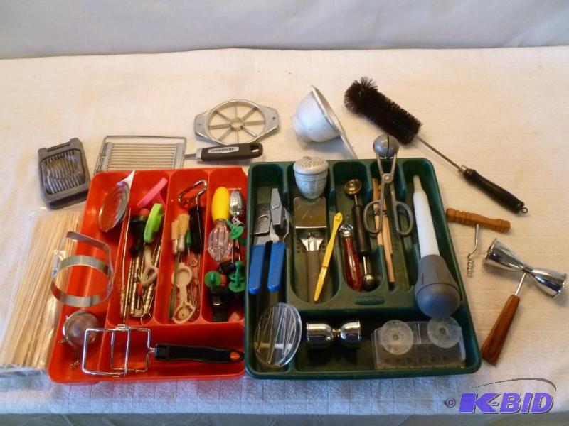 lot 208 image: Large lot of kitchen items, comes with two fl...